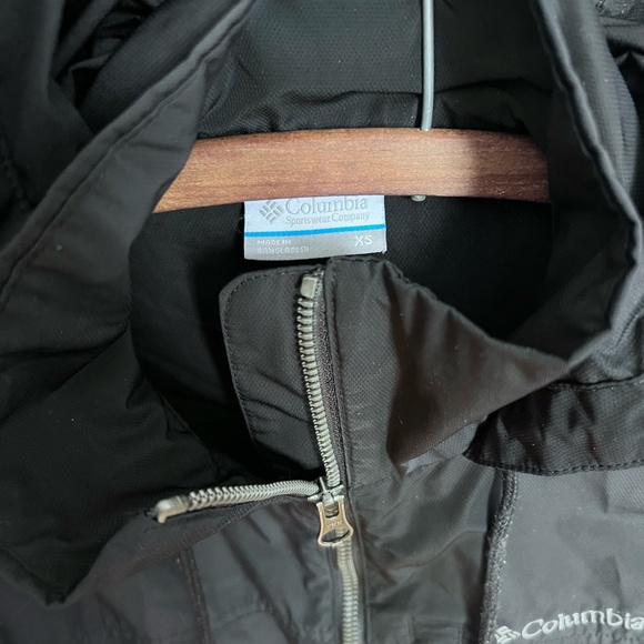 Col;umbia women's softshell jacket size XS nylon outdoors rain wind black hooded - Picture 4 of 6